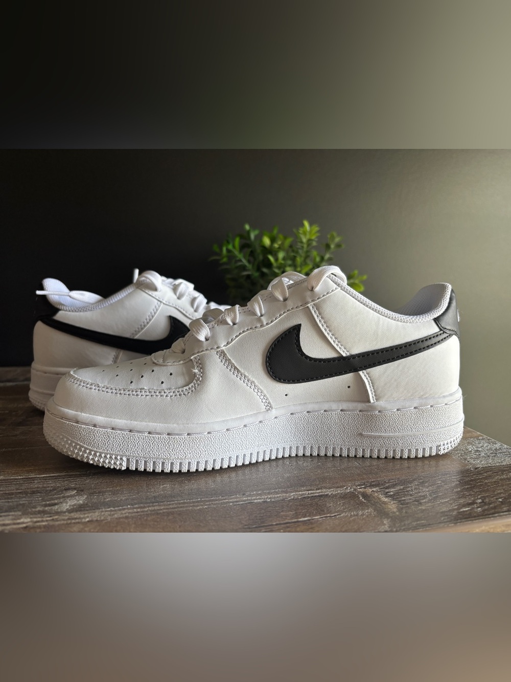 Nike Kid’s (or Adult) Air Force 1 Shoes Sneakers - Picture 3 of 9